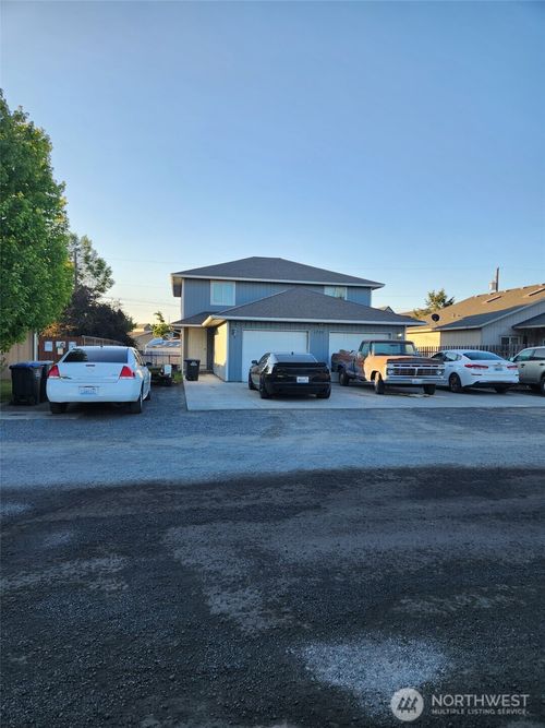 1705 W Bemis St, Moses Lake, WA, 98837-3914 | Card Image
