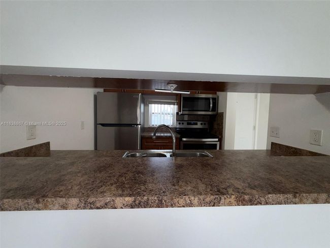 APT-105 - 8560 N Sherman Cir, Condo with 2 bedrooms, 1 bathrooms and null parking in Miramar FL | Image 6
