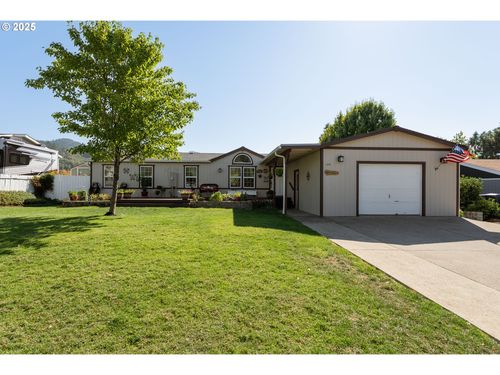 184 Se Cordelia Dr, Myrtle Creek, OR, 97457-7473 | Card Image