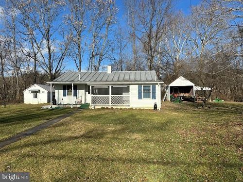 200 Middle Ln, GORE, VA, 22637-2435 | Card Image