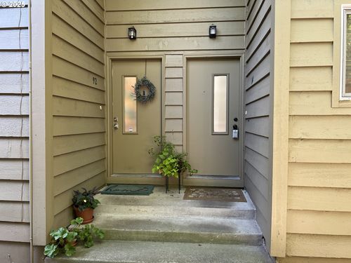 94 Cervantes Cir, Lake Oswego, OR, 97035-1235 | Card Image
