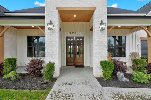 108 Palmetto Palm St, Lumberton, TX, 77657-3300 | Card Image