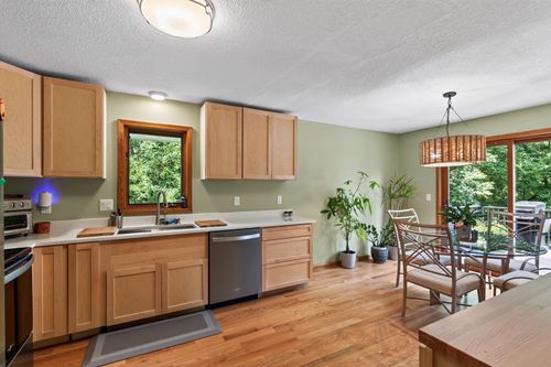 5595 Wedgewood Dr, Shorewood, MN, 55331-8418 | Card Image