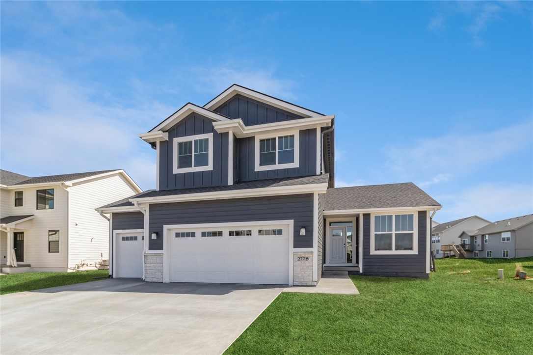 Florence Dr, Waukee, IA 50263
