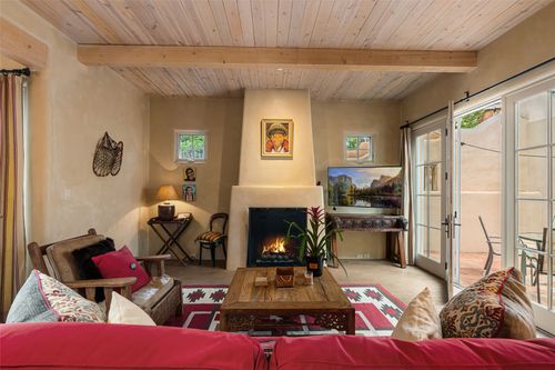 unit-b-1 Cerro Gordo Rd, Santa Fe, NM, 87501-6237 | Card Image