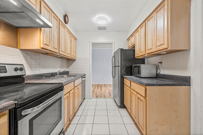 37 Tarinelli Cir, House other with 5 bedrooms, 1 bathrooms and 6 parking in Bridgeport CT | Image 11