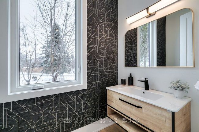 696 Hillview Cres, House other with 6 bedrooms, 5 bathrooms and 10 parking in Pickering ON | Image 15