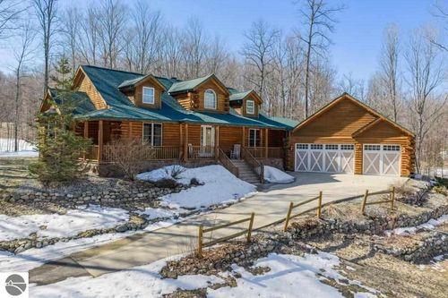 5592 Troon N, Bellaire, MI, 49615-5132 | Card Image