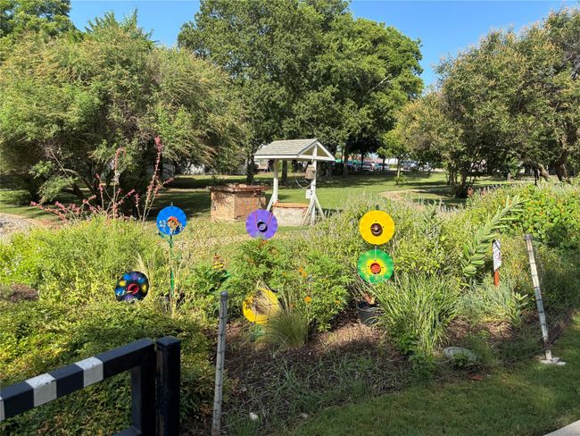 Walk to the community garden and walking trails | Image 38