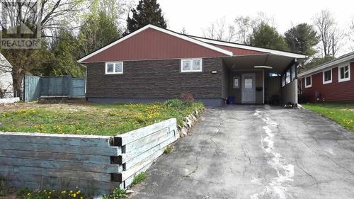 224 Hillside Dr S, Elliot Lake, ON, P5A1N5 | Card Image