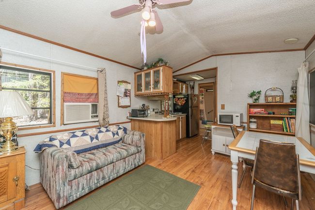 living room/ manufactured home | Image 31