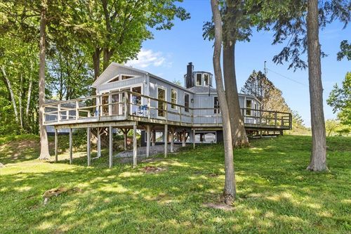 144 Lakewood Dr, Swanton, VT, 05488-8021 | Card Image