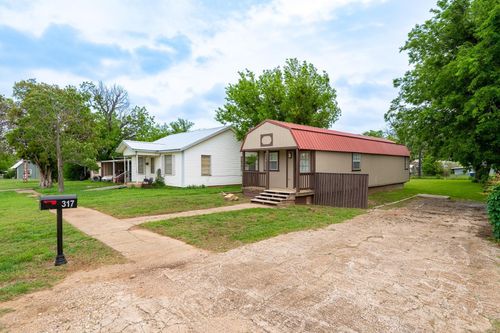 317 Vine St, Baird, TX, 79504-5118 | Card Image