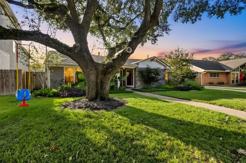 8422 Academy St, Houston, TX, 77025-2902 | Card Image