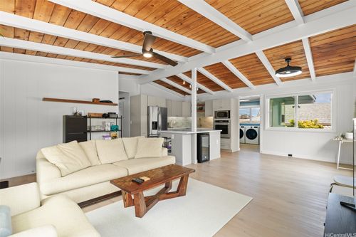 280 Polohiwa Pl, Honolulu, HI, 96817-1168 | Card Image