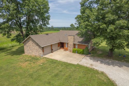 305 Mcfarland Ave, Cassville, MO, 65625-1211 | Card Image