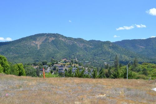 2070 Se Wyndham Way, Grants Pass, OR, 97527-5666 | Card Image