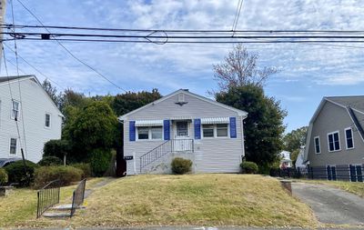 582 Light Street, House other with 2 bedrooms, 1 bathrooms and null parking in Stratford CT | Image 2