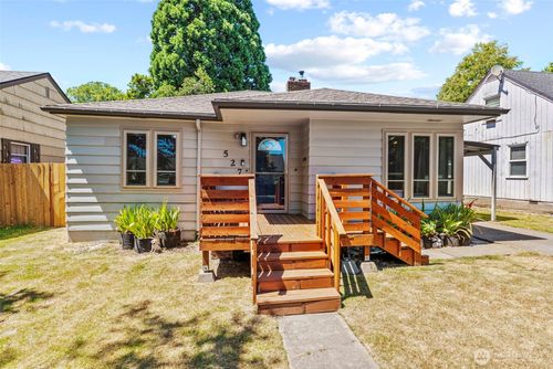 527 25th Ave, Longview, WA, 98632-1323 | Card Image