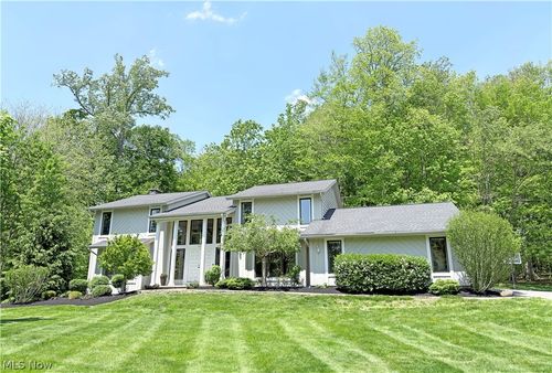 2239 Edgeview Dr, Hudson, OH, 44236-1802 | Card Image