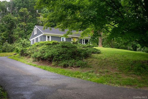 1 Hennessey Ln, Poughkeepsie, NY, 12603-6129 | Card Image