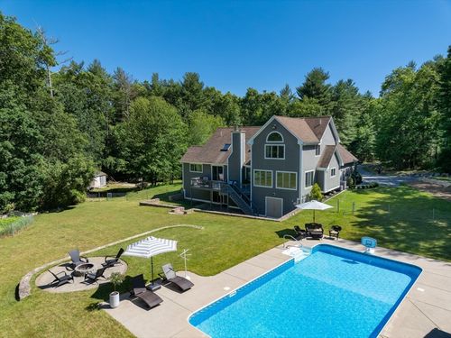 28 Gammons Rd, Acushnet, MA, 02743-1204 | Card Image