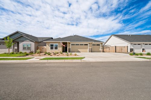 4951 Sw Yew Pl, Redmond, OR, 97756-6609 | Card Image