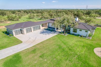 3 car garage and manicured lawn | Image 2