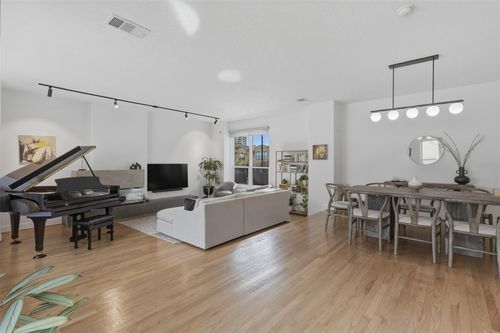 5515 Venice St, Houston, TX, 77007-8142 | Card Image