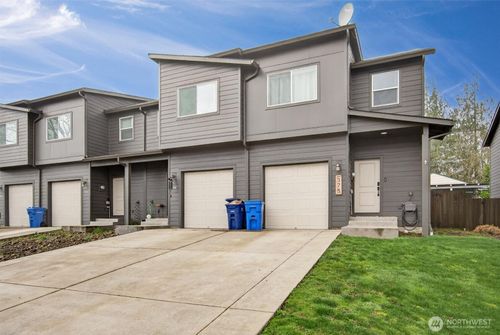 375 S 10th St, Kalama, WA, 98625-9770 | Card Image