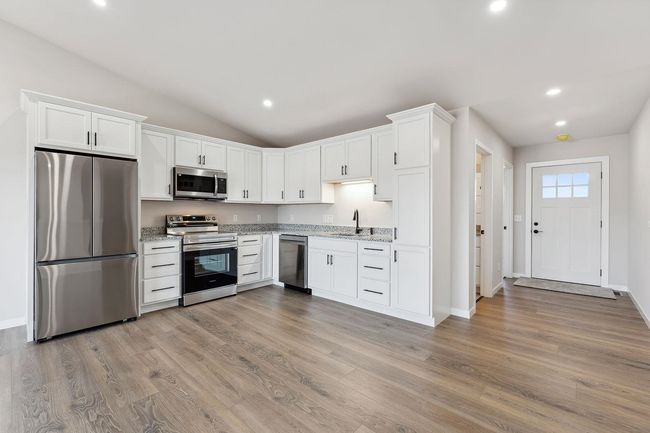 2463 Russell Ct, Home with 3 bedrooms, 3 bathrooms and null parking in REEDSBURG WI | Image 5
