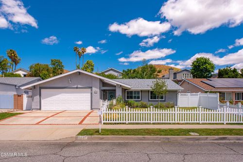 6547 Pinion St, Oak Park, CA, 91377-1212 | Card Image