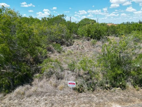 143 Tomahawk Dr, Sandia, TX, 78383-4108 | Card Image