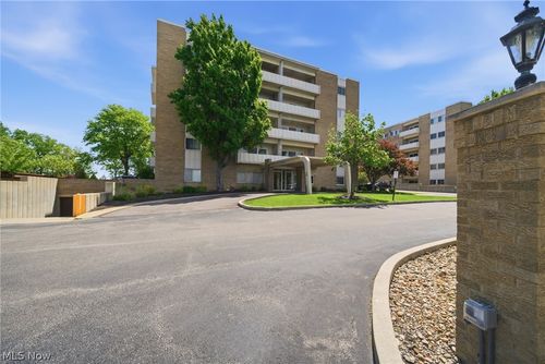 21-2039 Wooster Rd, Rocky River, OH, 44116-2672 | Card Image