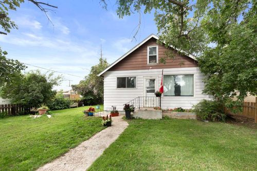 111 2 Street, Brooks, AB, T1R0G9 | Card Image