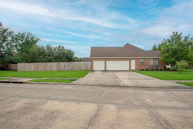 603 Oleander St, House other with 4 bedrooms, 3 bathrooms and 3 parking in Lake Jackson TX | Image 5