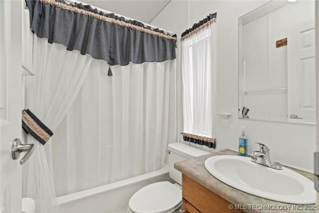 2568 Bristow Point Rd, House other with 2 bedrooms, 2 bathrooms and null parking in McAlester OK | Image 11