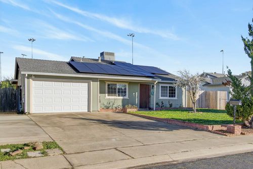 4355 Evelyn Dr, Olivehurst, CA, 95961-7552 | Card Image