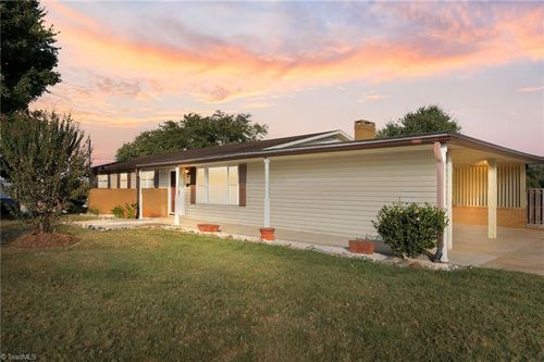 920 Thomas St, Statesville, NC, 28677-3442 | Card Image