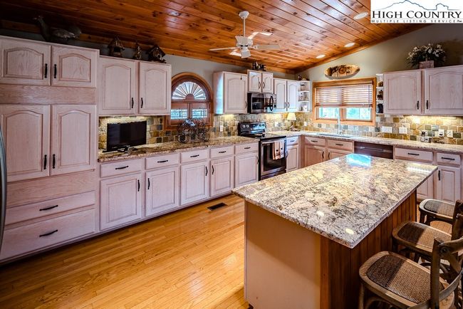 112 N Pinnacle Ridge Rd, House other with 4 bedrooms, 4 bathrooms and null parking in Beech Mountain NC | Image 10