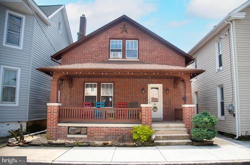 221 Locust St, HANOVER, PA, 17331-2617 | Card Image