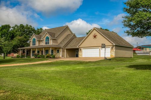 3300 Desirable Cir, Brenham, TX, 77833-1479 | Card Image