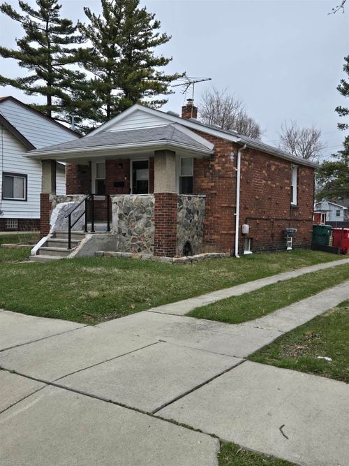 16207 Chesterfield Ave, Eastpointe, MI, 48021-4808 | Card Image