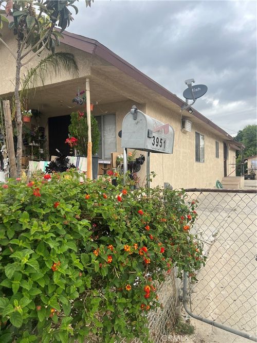 12-3951 Hammel St, Los Angeles, CA, 90063-3525 | Card Image