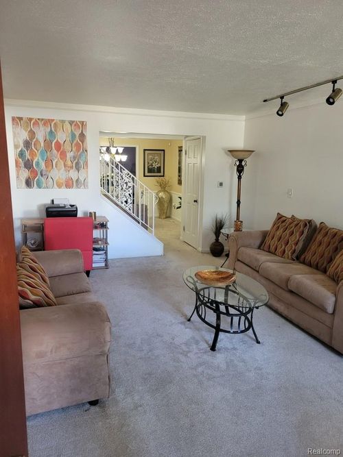 2107 Stoney Brook Ct, Flint, MI, 48507-6037 | Card Image