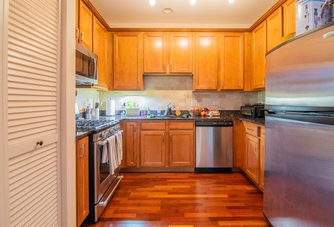 UNIT-304 - 2951 Clybourn Ave, Condo with 2 bedrooms, 1 bathrooms and 1 parking in CHICAGO IL | Image 6