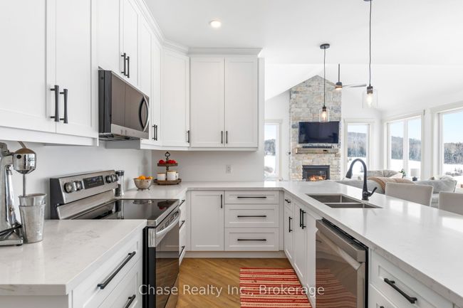 141 3 Mile Lake Rd, House other with 3 bedrooms, 2 bathrooms and 10 parking in Katrine ON | Image 11