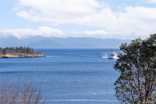 303-2560 Departure Bay Rd, Nanaimo, BC, V9S5P1 | Card Image