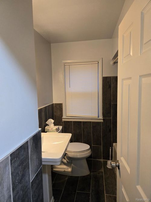 6140 Farmbrook St, Detroit, MI, 48224-1354 | Card Image