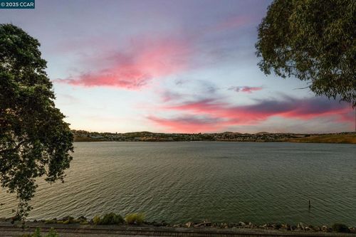 376 Winslow St, Crockett, CA, 94525 | Card Image